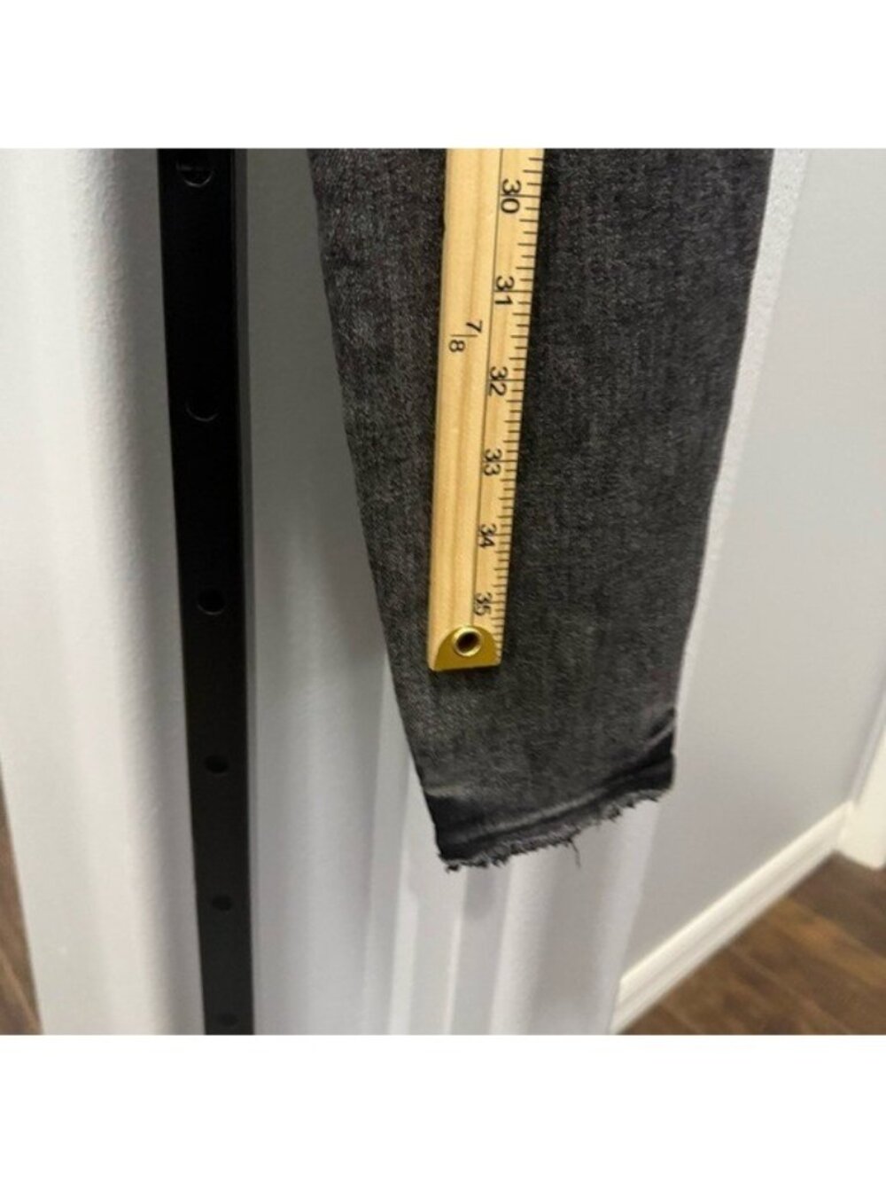 Good American Shadow Pocket Jean Distressed Skinny Raw Hem Grey Black Size 2 - Picture 9 of 12
